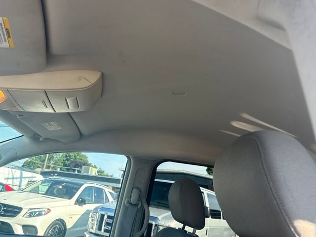 Used 2009 Volkswagen Routan S FWD image 21