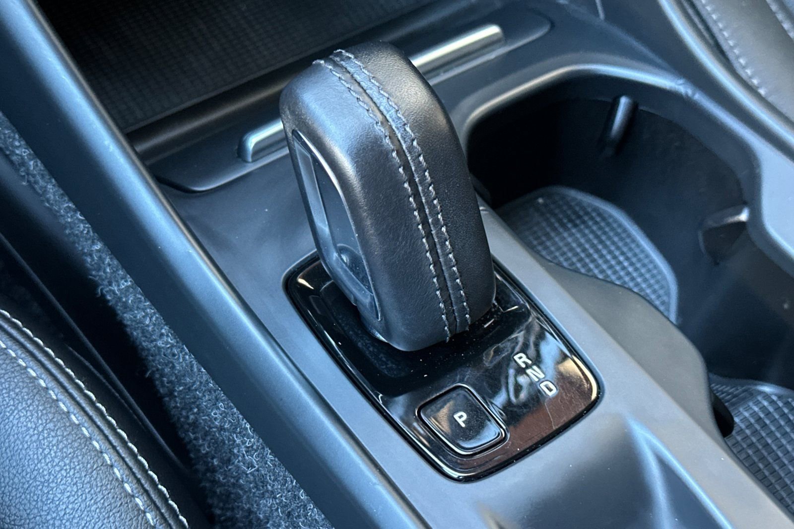 Used 2021 Volvo XC40 T5 Momentum w/ Premium Package image 29