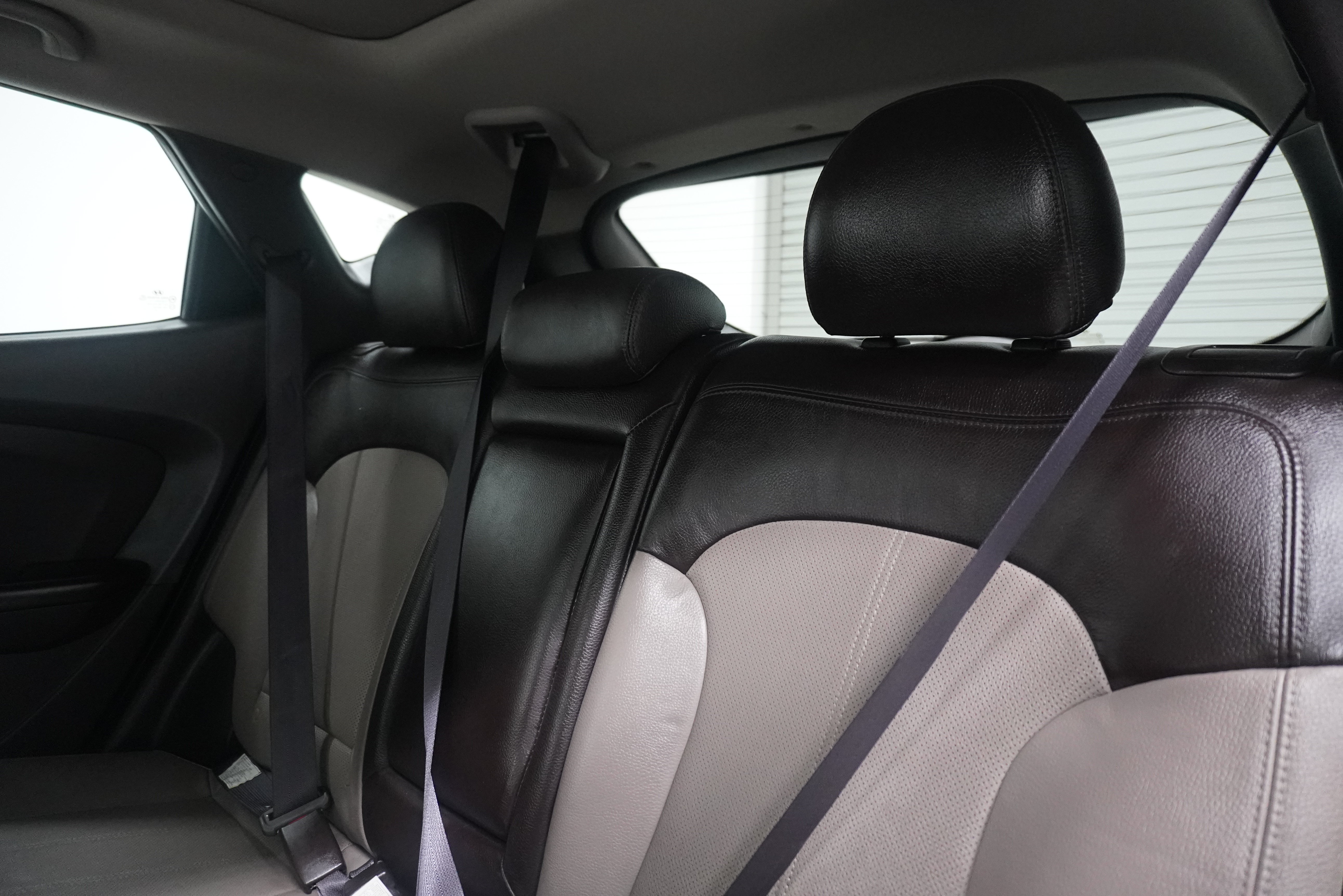 Used 2012 Hyundai Tucson Limited w/ Premium Pkg FWD image 11
