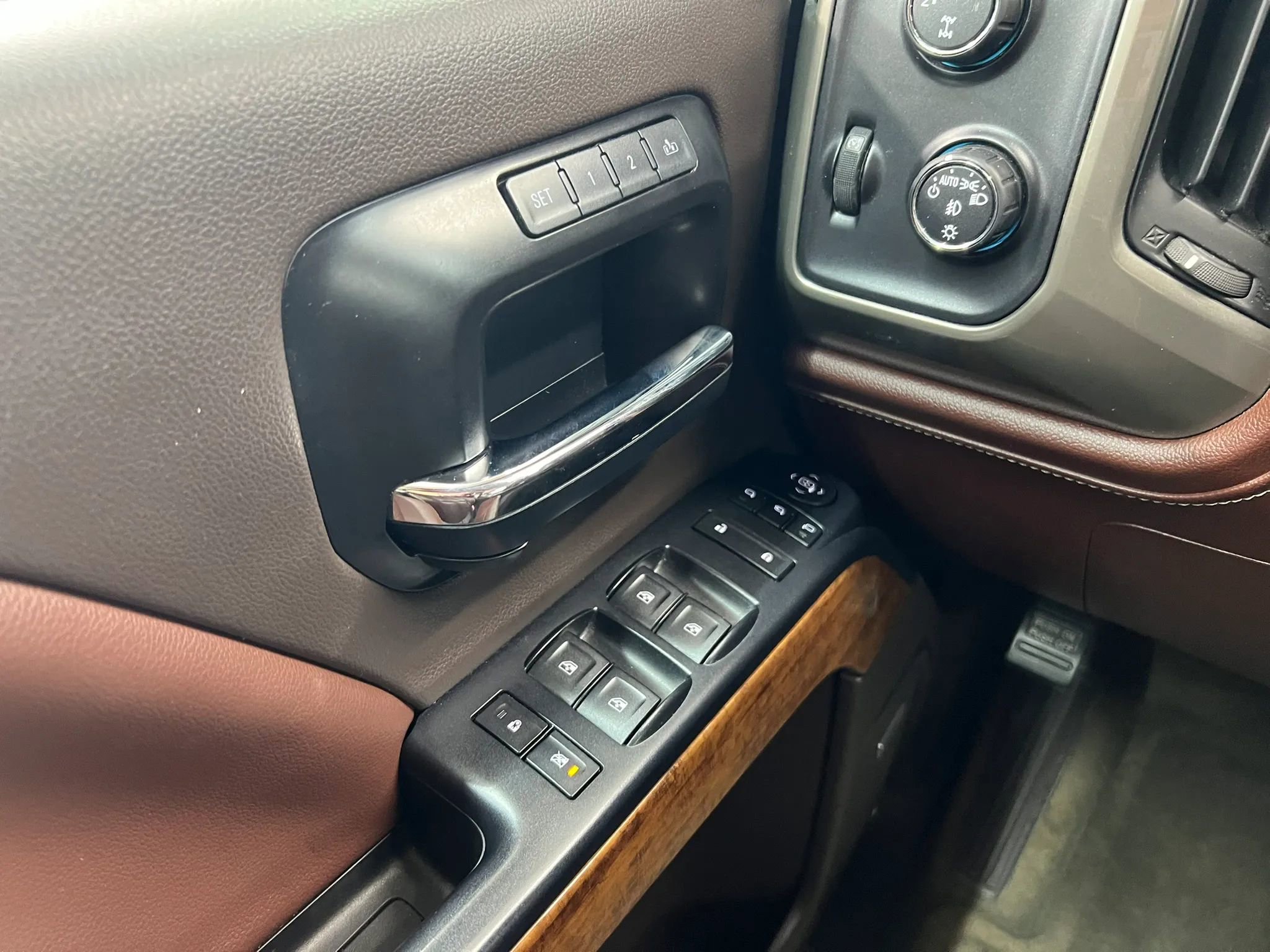 Used 2014 Chevrolet Silverado 1500 High Country w/ High Country Premium Package image 19