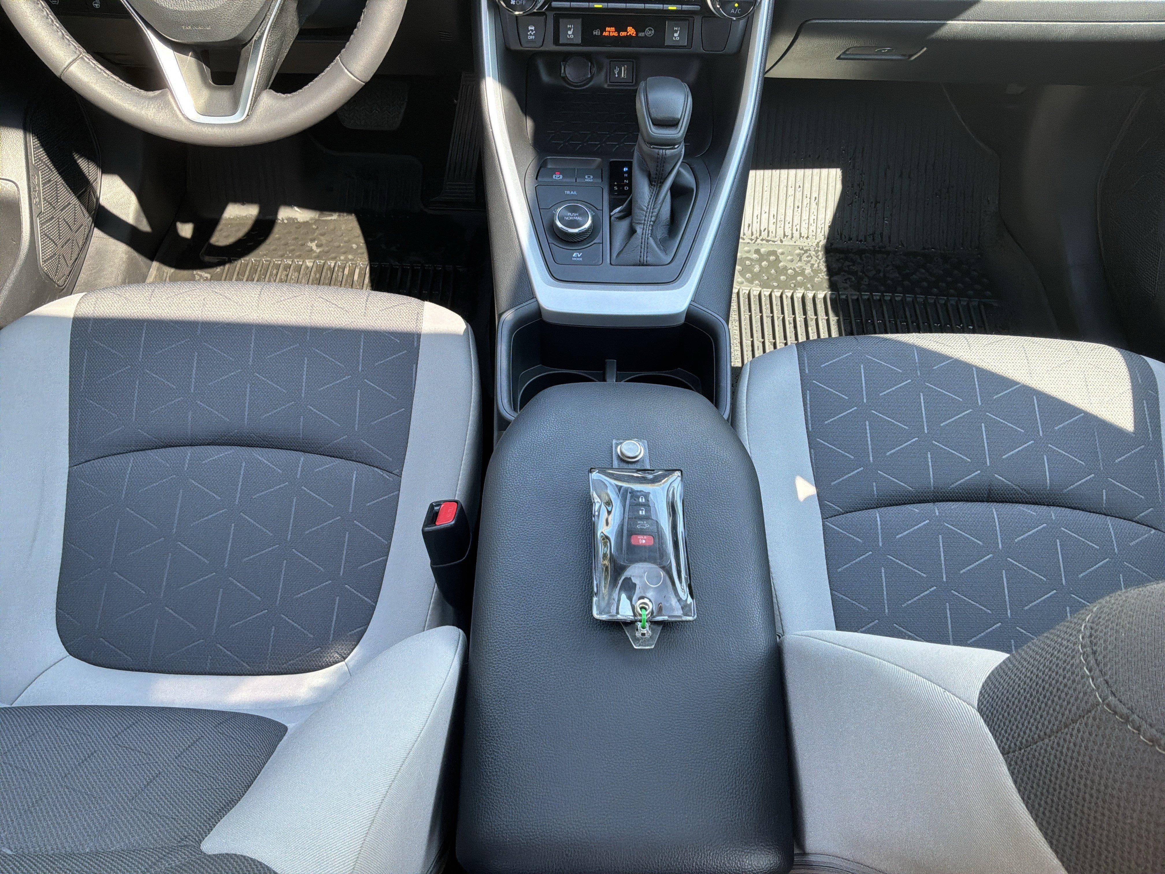 Used 2024 Toyota RAV4 XLE w/ Convenience Package AWD/4WD image 29