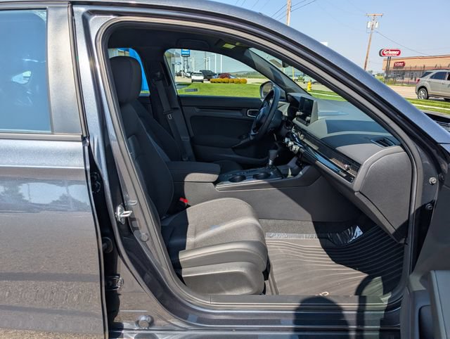 Used 2025 Honda Civic Sport image 3