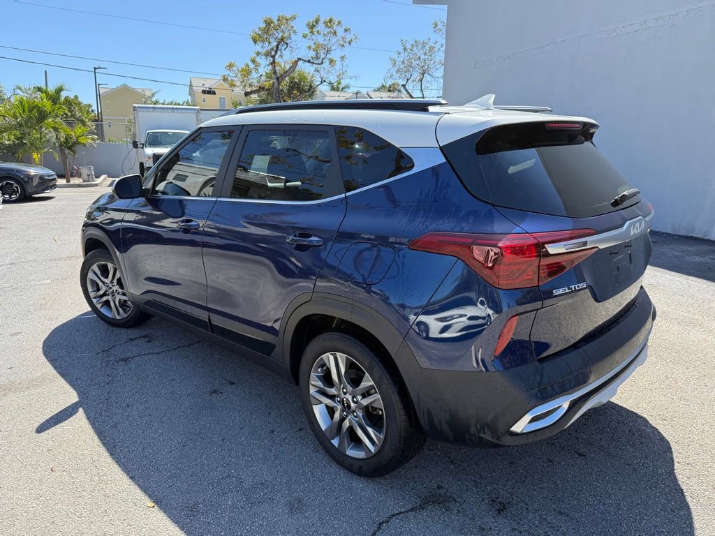 Certified 2022 Kia Seltos S image 2