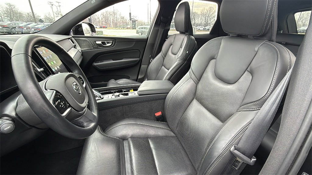Certified 2024 Volvo XC60 B5 Ultimate w/ Climate Package image 23