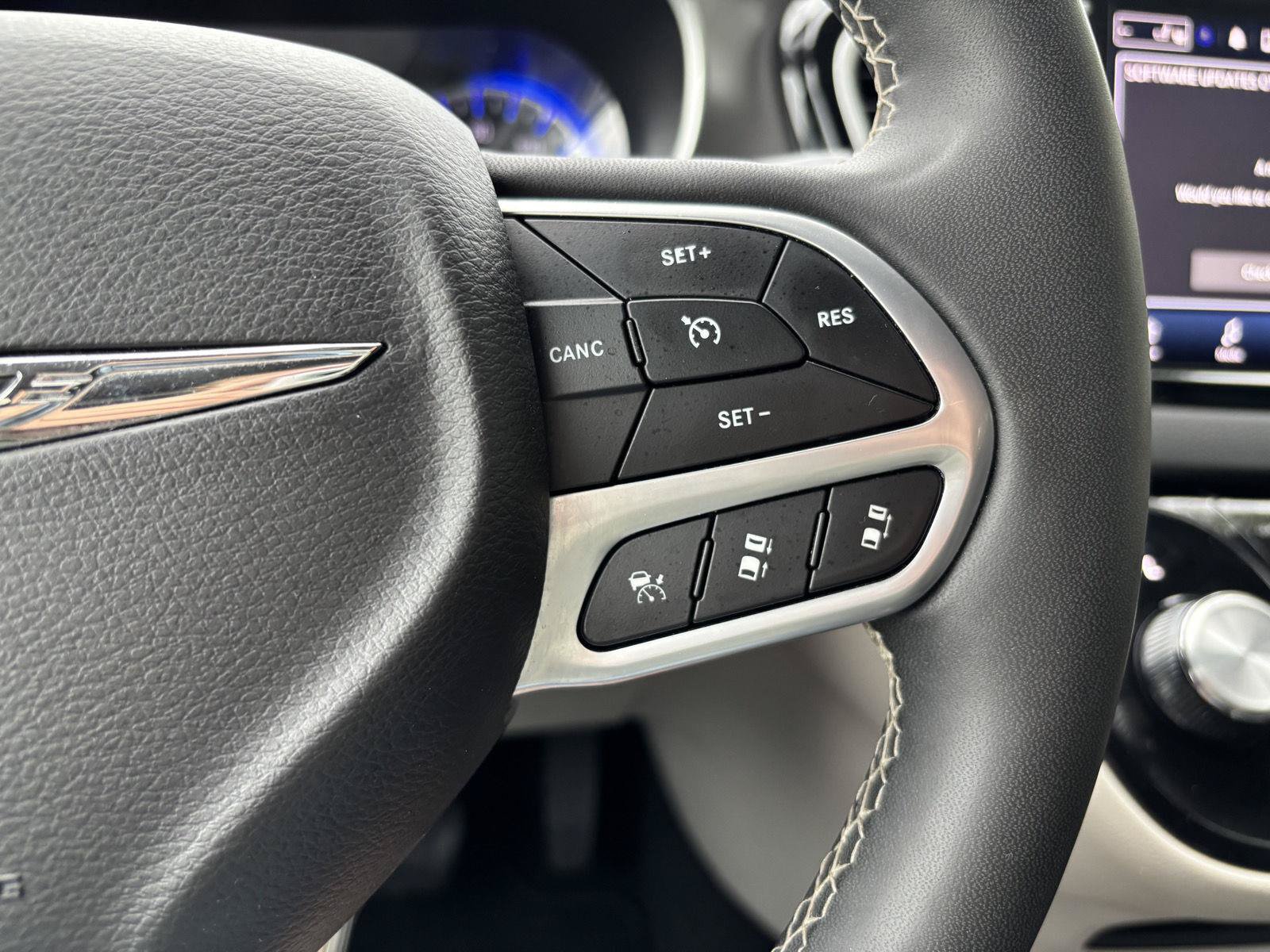 Used 2024 Chrysler Pacifica Touring-L FWD image 21