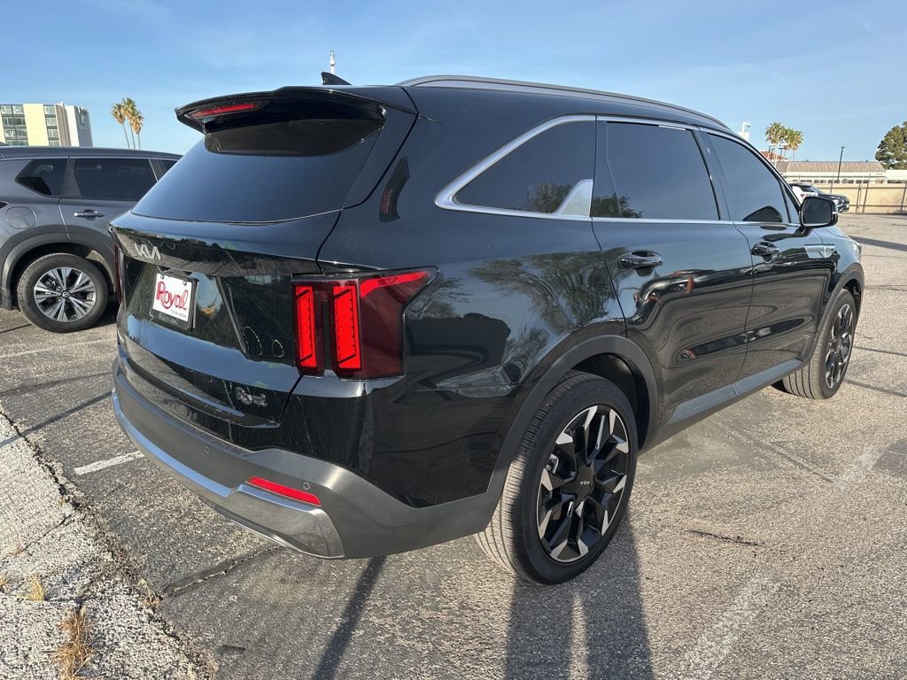 Used 2025 Kia Sorento EX w/ Panoramic Sunroof Package image 4