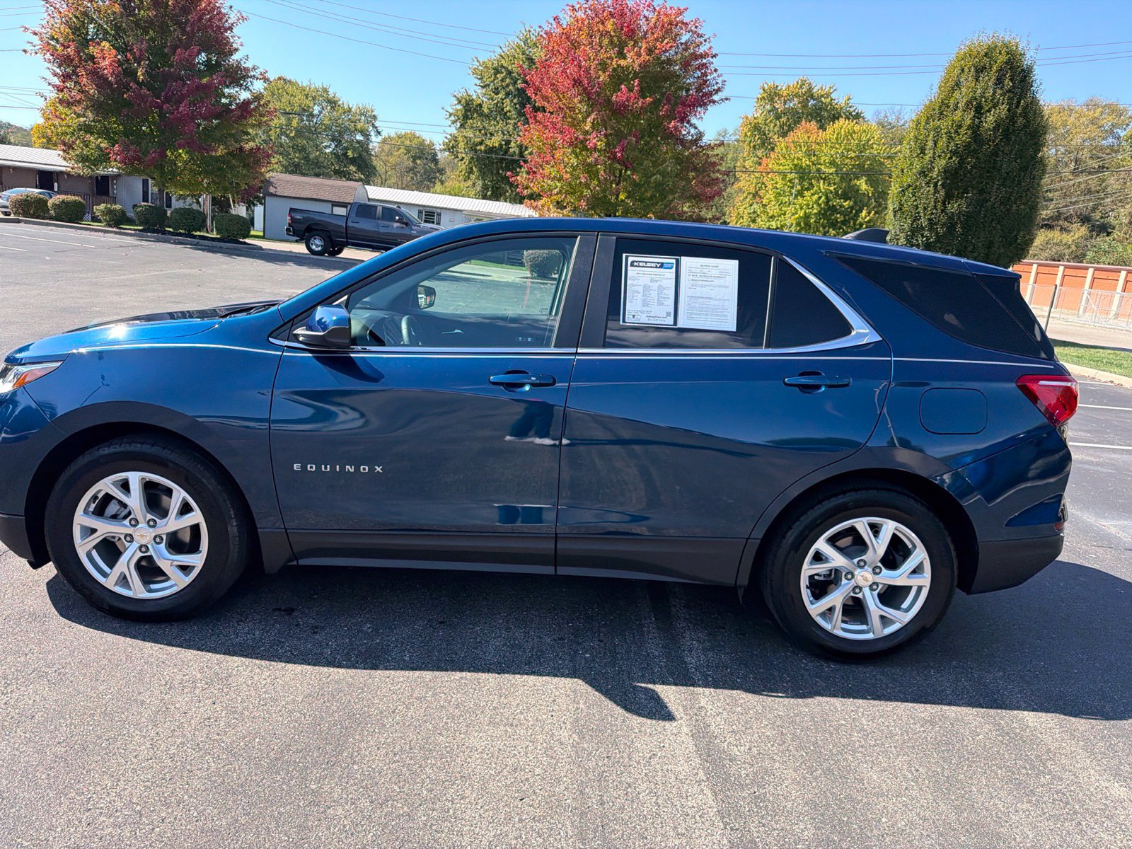 Used 2021 Chevrolet Equinox LT FWD image 2