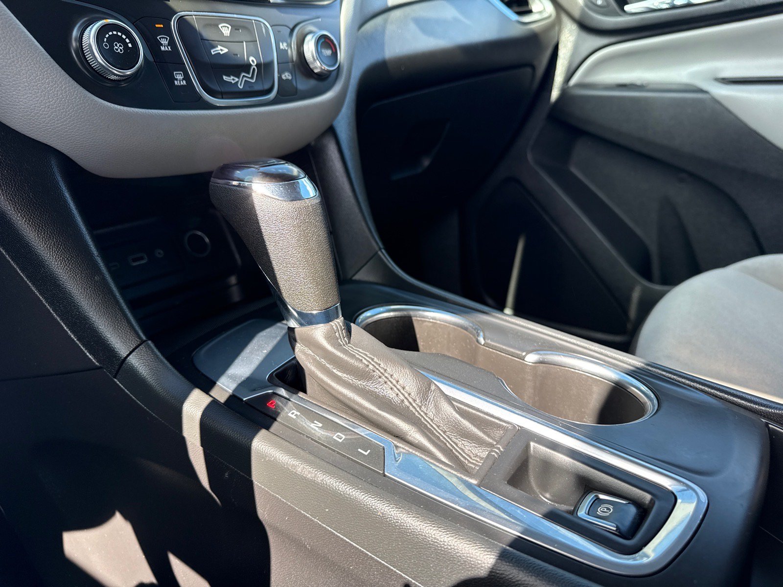 Used 2020 Chevrolet Equinox LS w/ LS Convenience Package FWD image 24