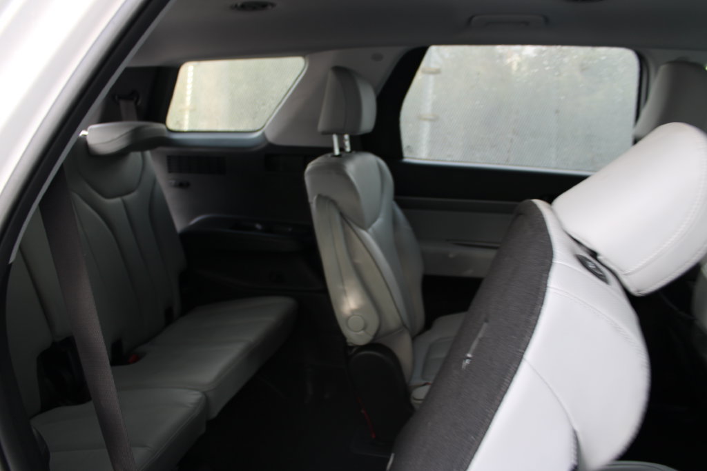 Used 2025 Hyundai Palisade SEL FWD image 32