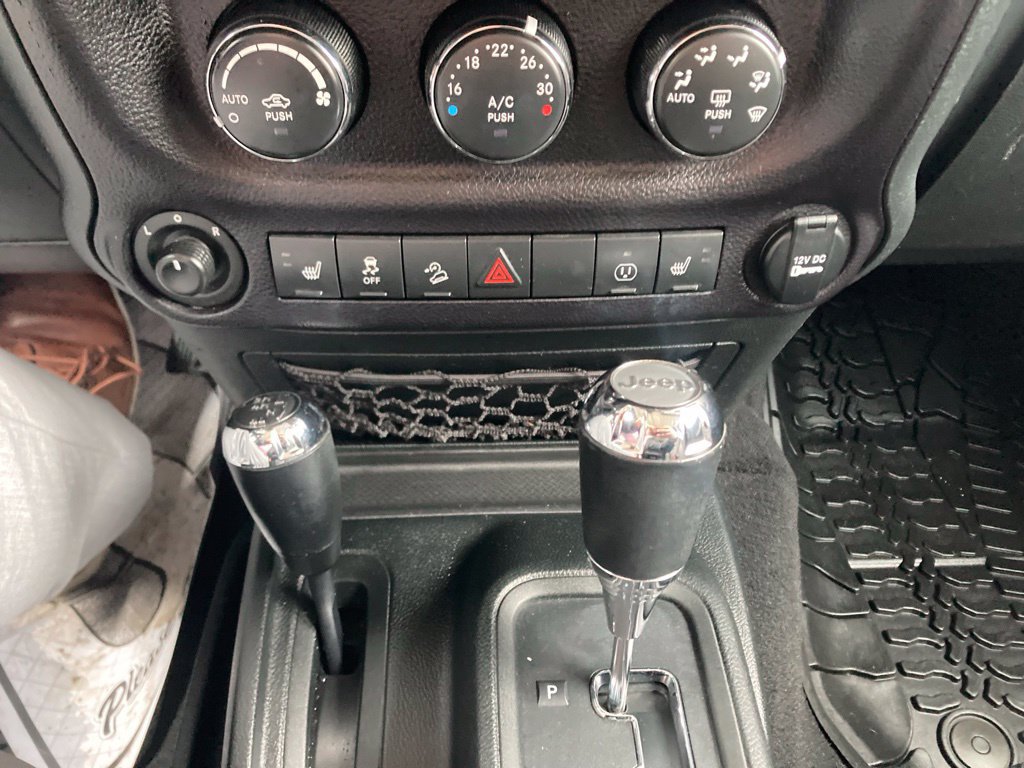 Used 2018 Jeep Wrangler Unlimited Rubicon w/ Dual Top Group AWD/4WD image 23