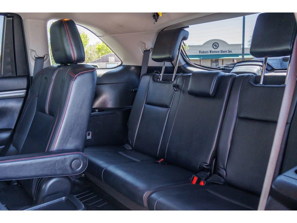 Used 2019 Toyota Highlander SE w/ Nightshade Edition AWD/4WD image 15