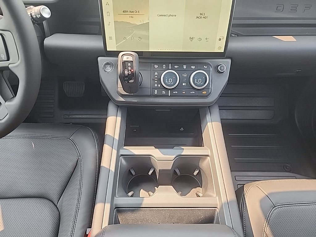 New 2026 Land Rover Defender 130 X-Dynamic SE AWD/4WD image 23