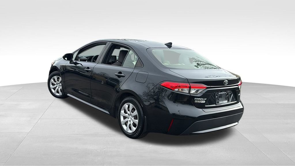 Used 2021 Toyota Corolla LE image 5
