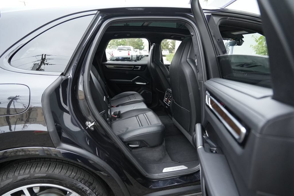 Used 2019 Porsche Cayenne Turbo AWD/4WD image 40