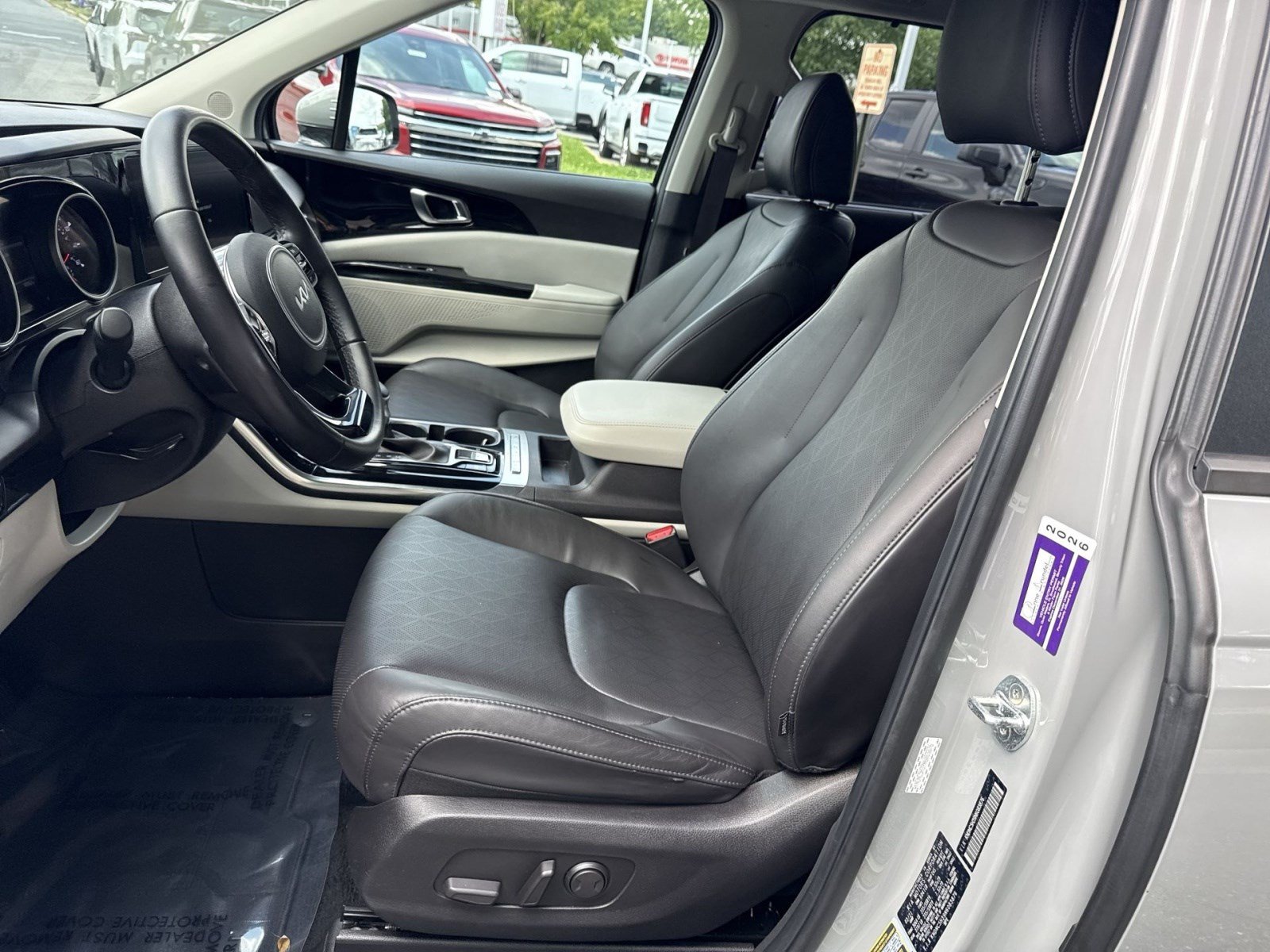 Used 2022 Kia Carnival EX FWD image 13