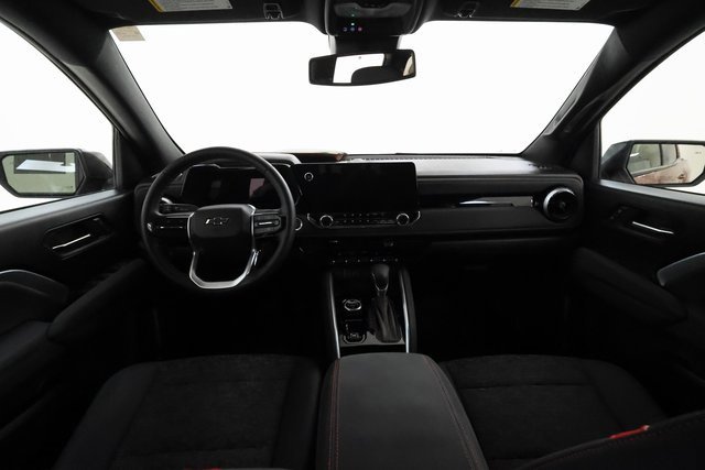 Used 2024 Chevrolet Colorado Z71 w/ Z71 Convenience Package 2 image 5