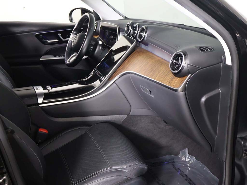 Used 2025 Mercedes-Benz GLC 350e 4MATIC image 25