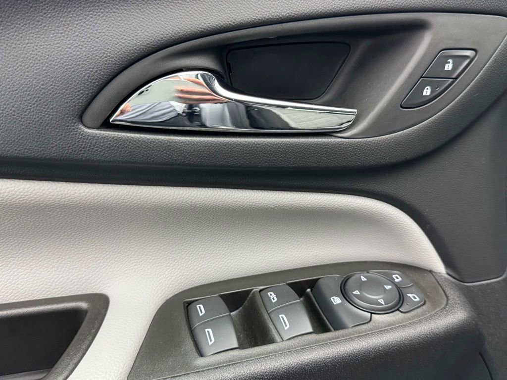 Used 2023 Chevrolet Equinox LS w/ LS Convenience Package image 14