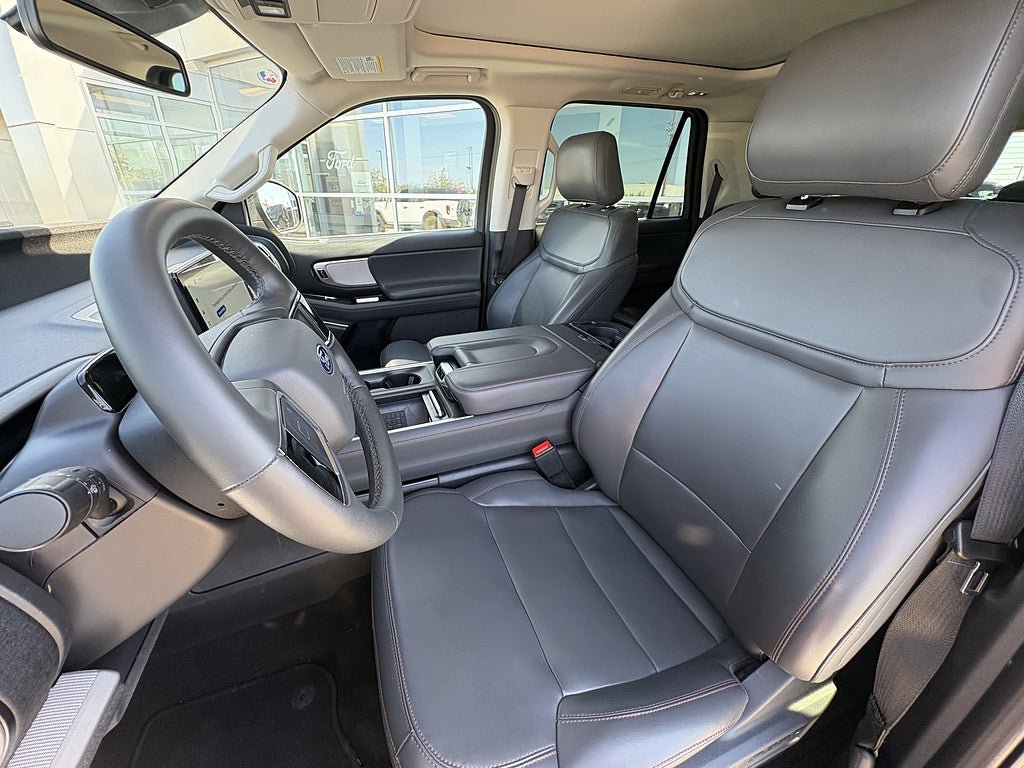 Used 2025 Ford Expedition Max Active AWD/4WD image 9