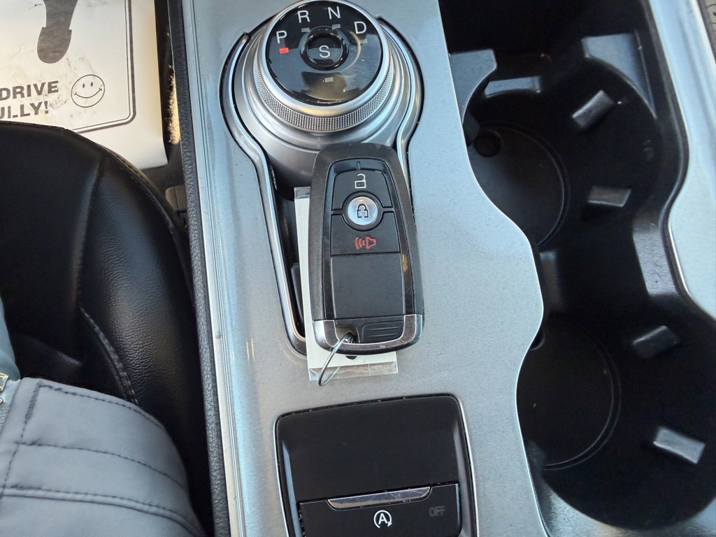 Used 2023 Ford Edge SEL image 7