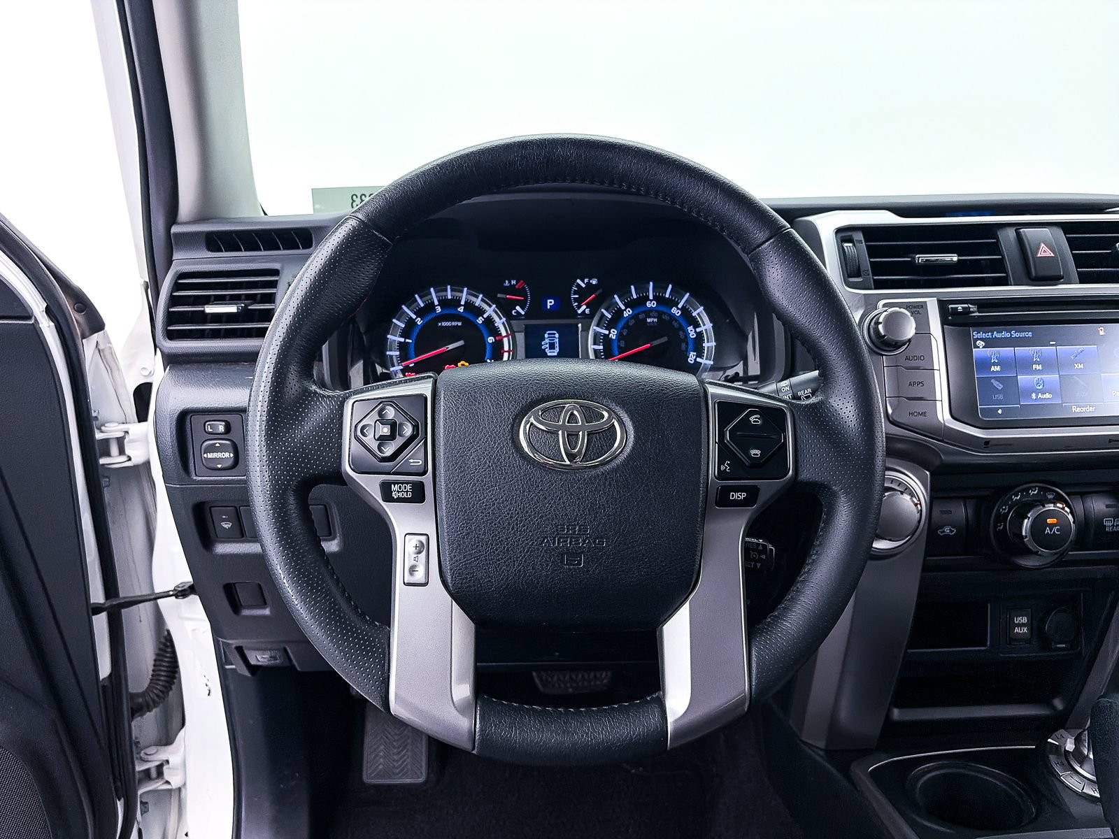 Used 2018 Toyota 4Runner SR5 AWD/4WD image 26