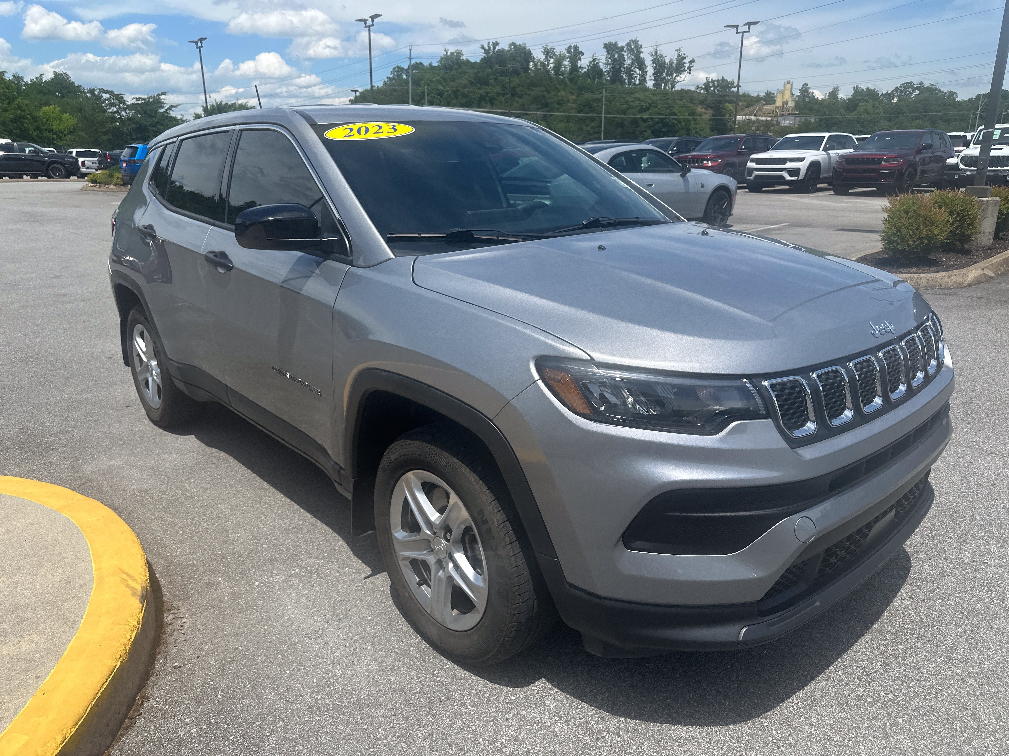 Used 2023 Jeep Compass Sport AWD/4WD image 4