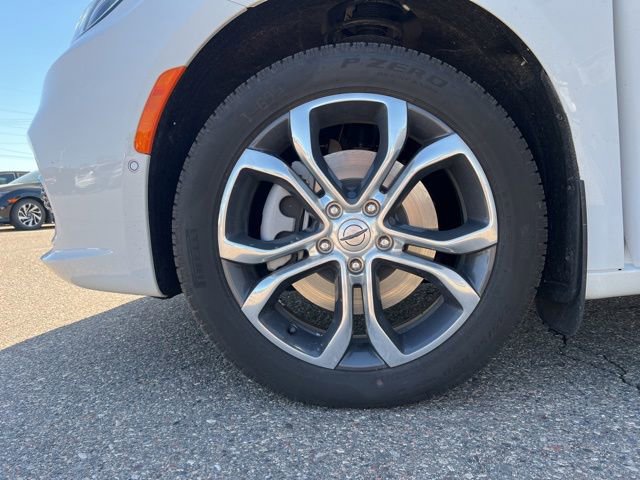Used 2025 Chrysler Pacifica Pinnacle w/ Trailer Tow Group AWD/4WD image 16