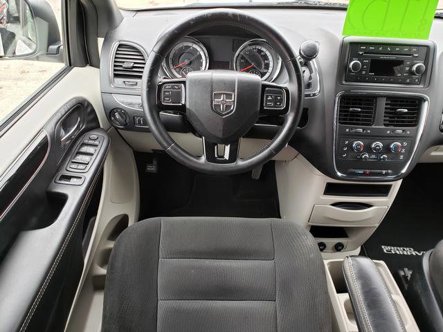 Used 2016 Dodge Grand Caravan SE image 15