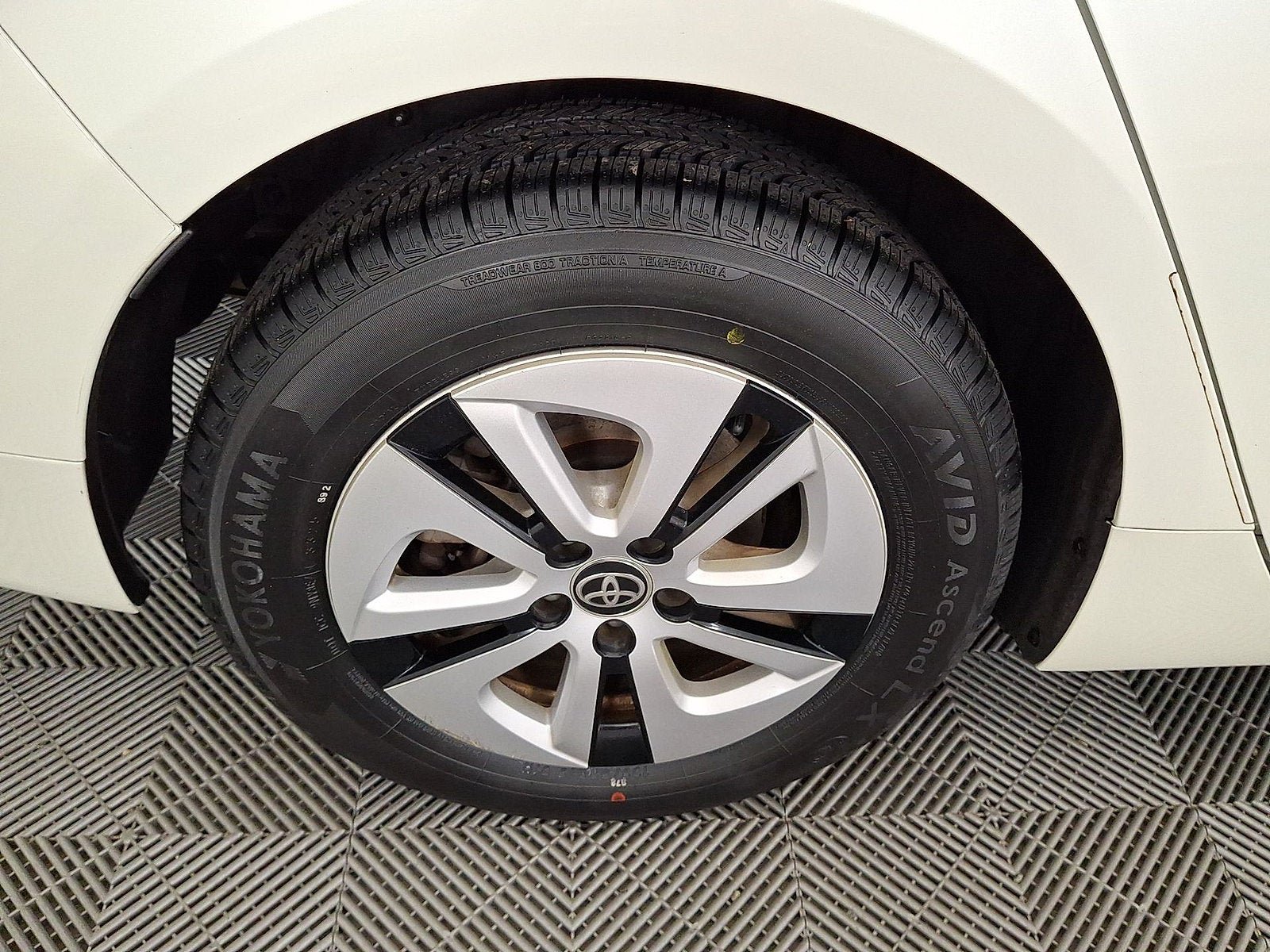 Certified 2017 Toyota Prius Three FWD image 18