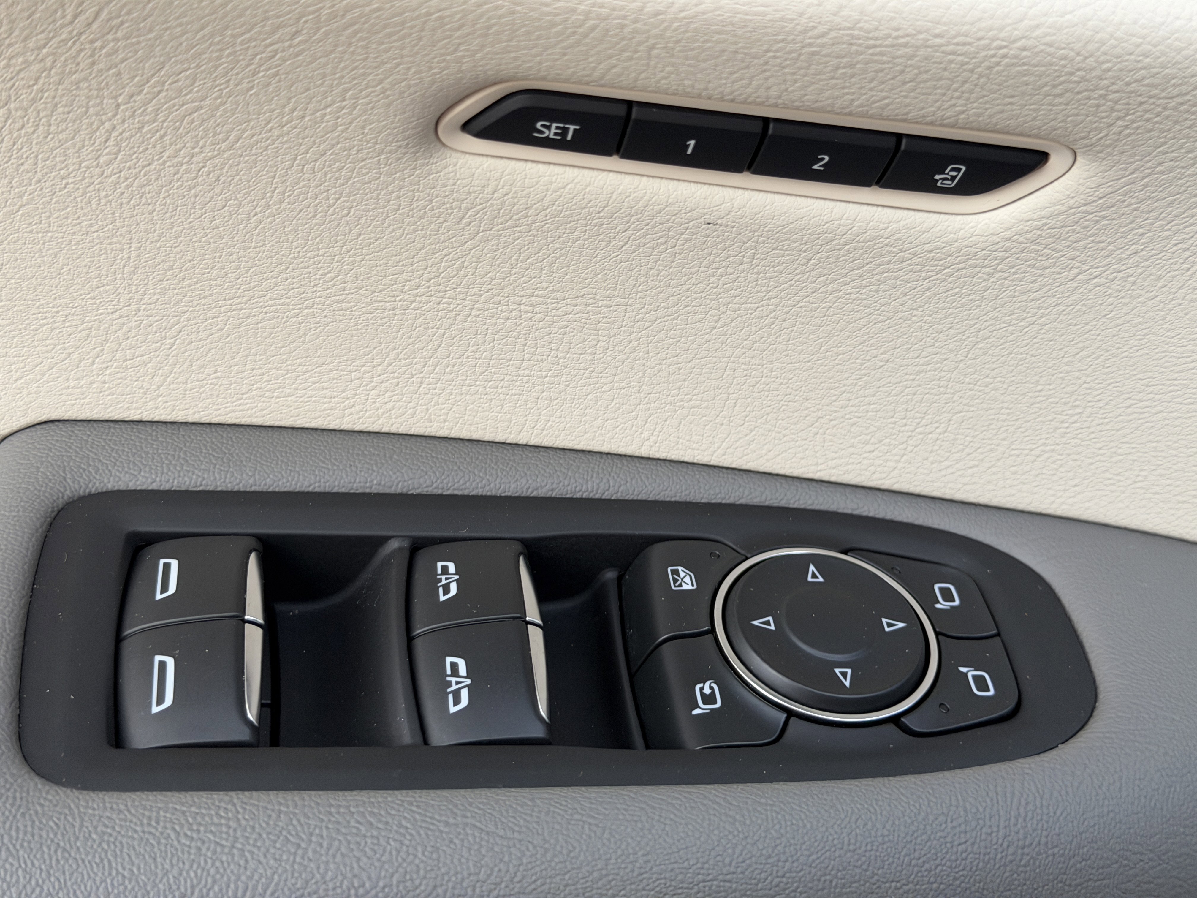 Certified 2024 Cadillac XT5 Premium Luxury w/ LPO, Floor Liner Package image 19