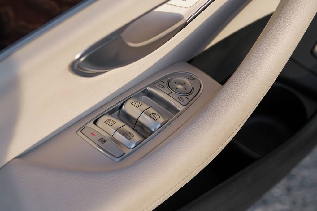 Used 2021 Mercedes-Benz E 350 Sedan image 41
