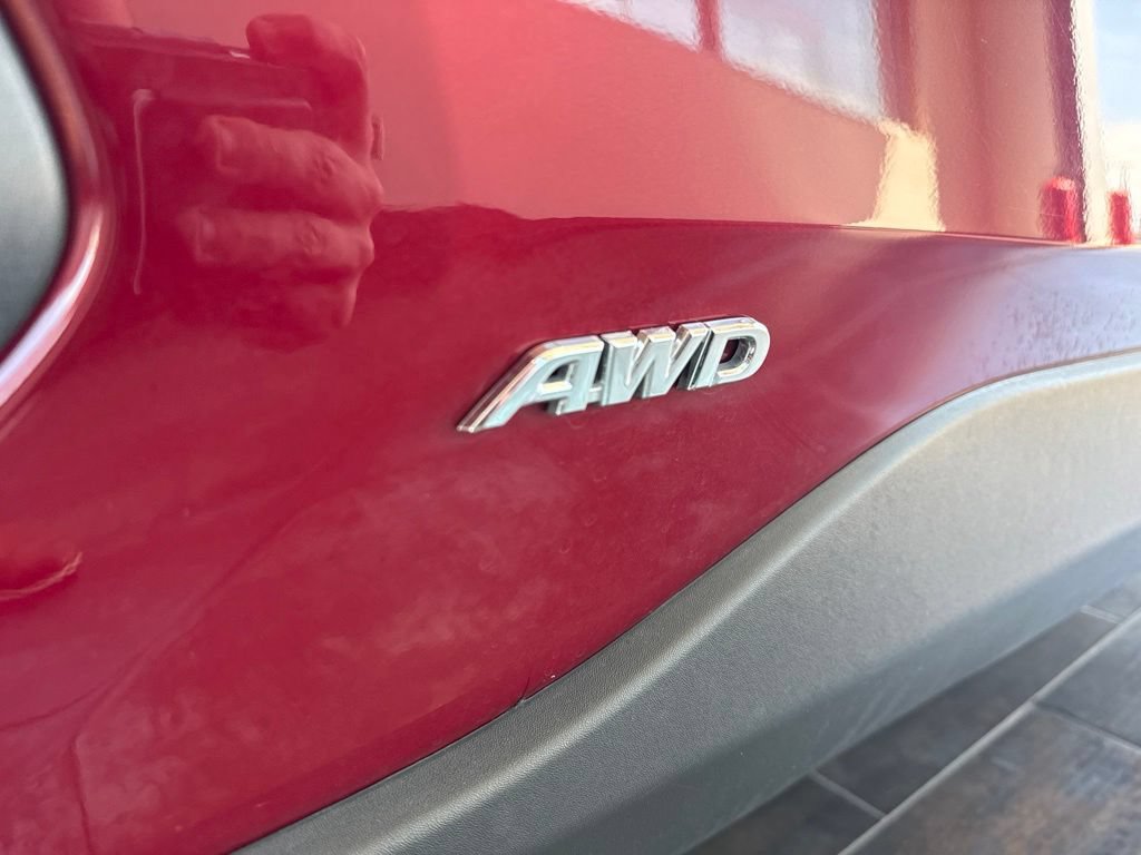 Used 2025 Toyota RAV4 LE AWD/4WD image 7