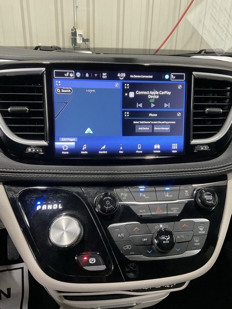 Used 2021 Chrysler Pacifica Touring-L image 18