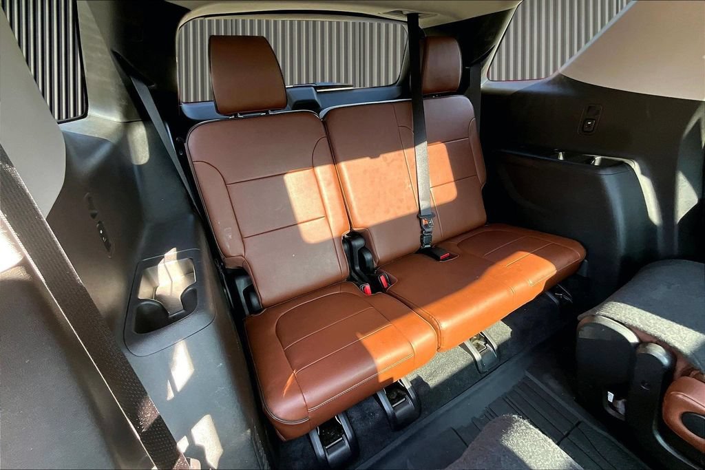 Used 2018 Chevrolet Traverse High Country w/ LPO, Floor Liner Package AWD/4WD image 29