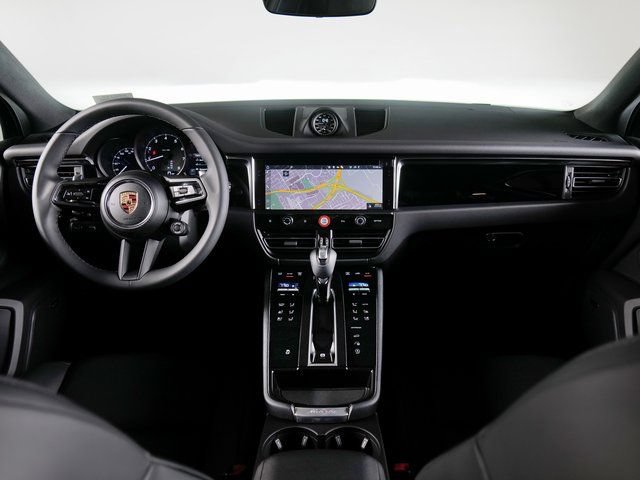 Certified 2026 Porsche Macan AWD/4WD image 12