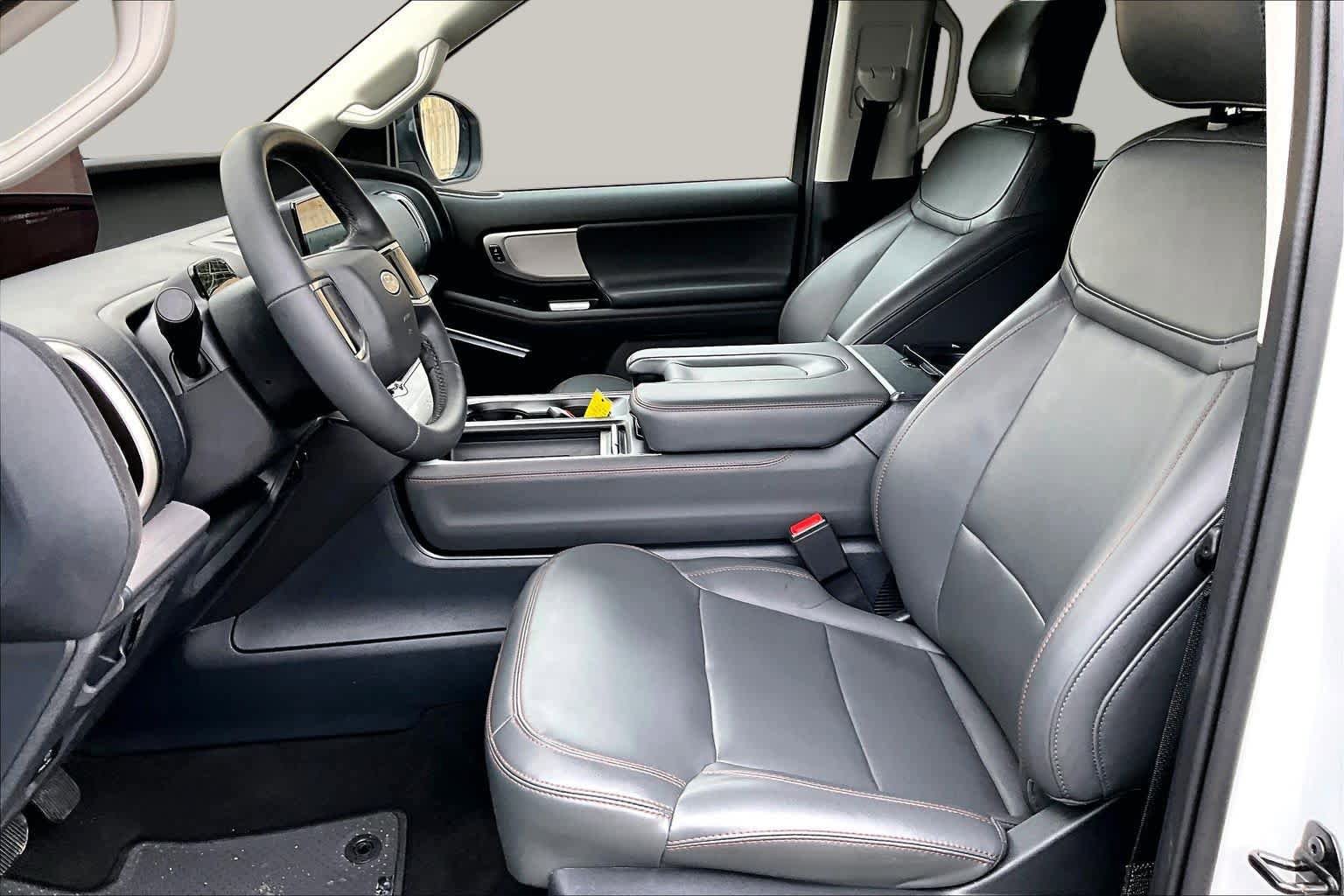 Used 2025 Ford Expedition Active RWD image 10