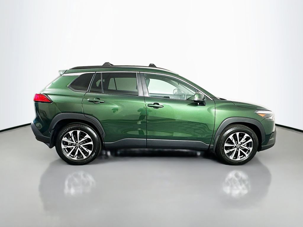 Used 2022 Toyota Corolla Cross XLE image 4
