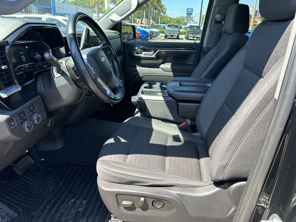 Used 2023 Chevrolet Silverado 1500 LT AWD/4WD image 19