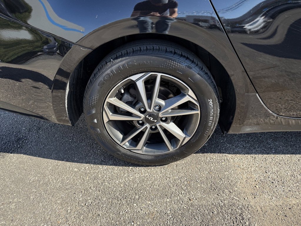 Used 2023 Kia Forte LXS w/ LXS Technology Package image 30