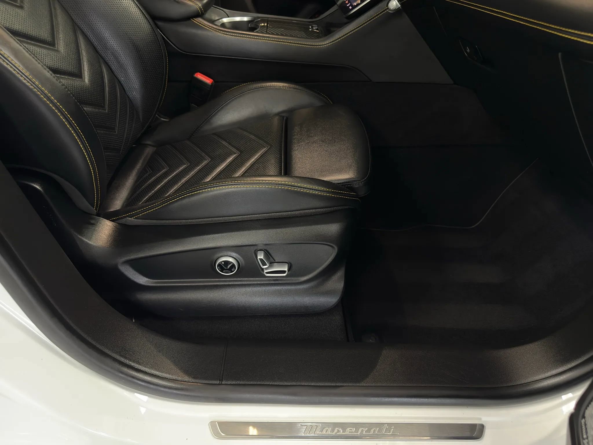 Used 2023 Maserati Grecale Trofeo image 23