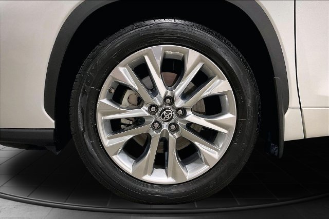 Used 2022 Toyota Highlander Limited AWD/4WD image 11