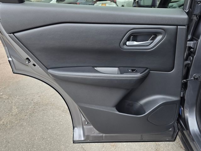 Used 2025 Nissan Rogue SV image 21