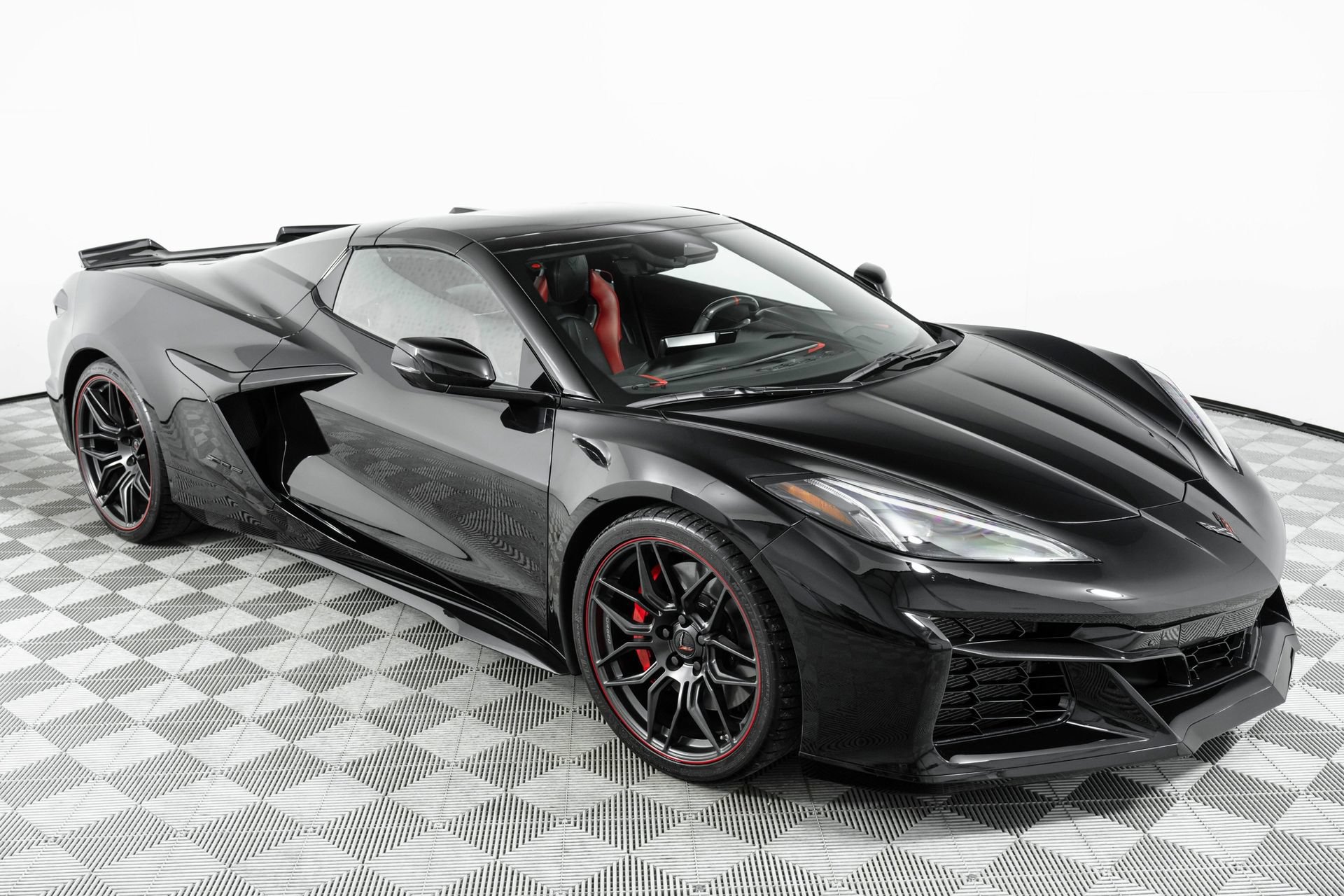 Used 2024 Chevrolet Corvette Z06 RWD image 39