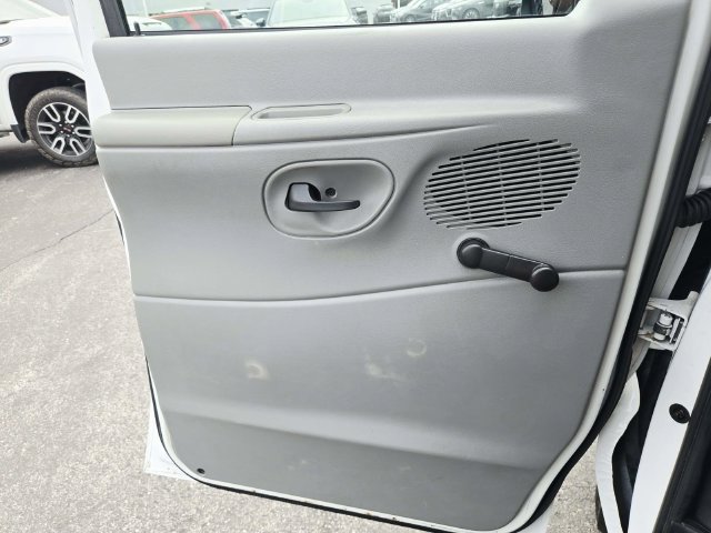 Used 2006 Ford E-150 and Econoline 150 RWD image 24