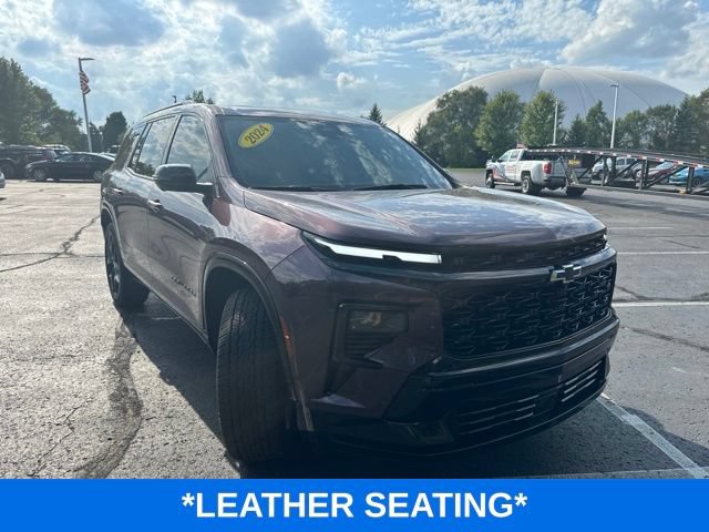 Used 2024 Chevrolet Traverse RS FWD image 2