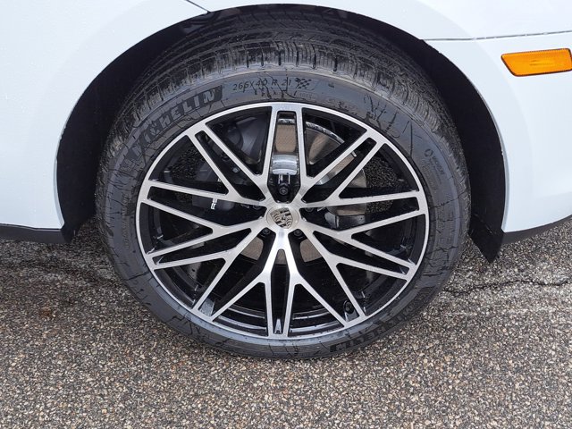 Used 2026 Porsche Macan AWD/4WD image 11