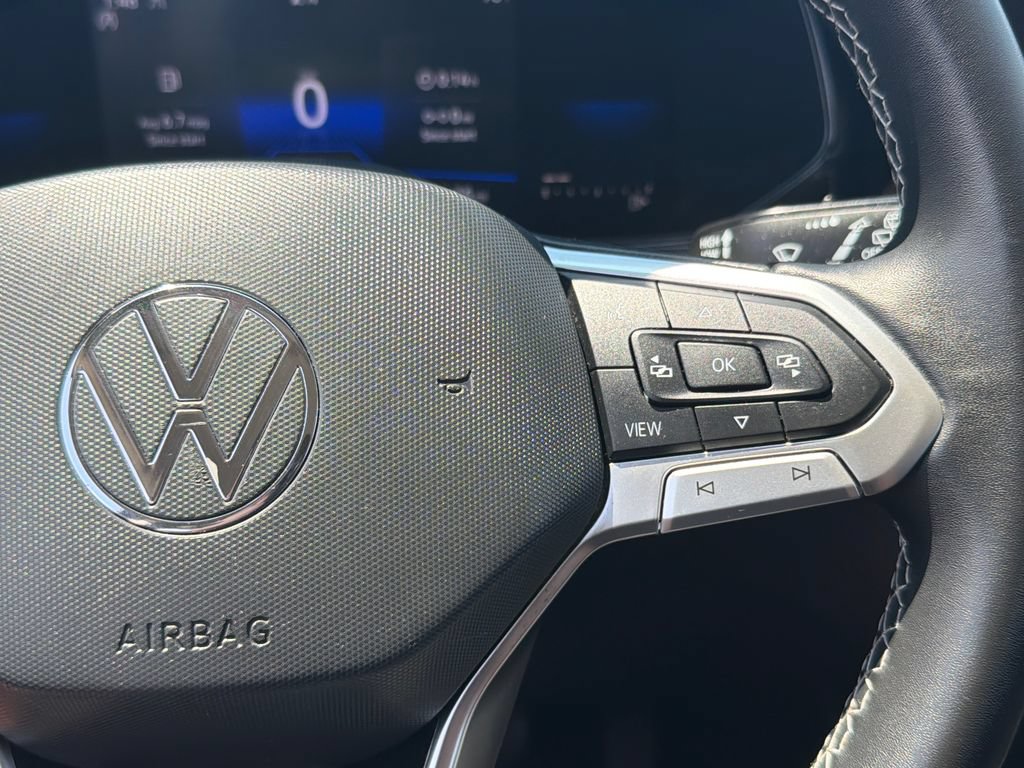 Certified 2022 Volkswagen Taos SE AWD/4WD image 12