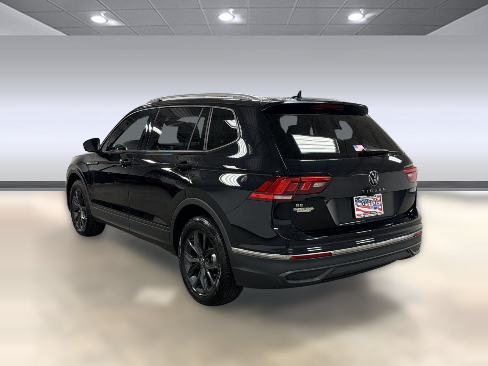 Used 2024 Volkswagen Tiguan SE FWD image 3