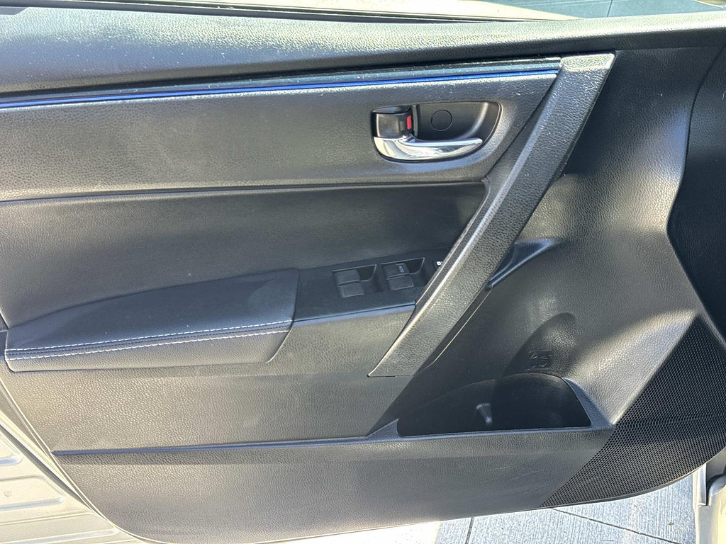 Used 2017 Toyota Corolla SE w/ SE Premium Package FWD image 15