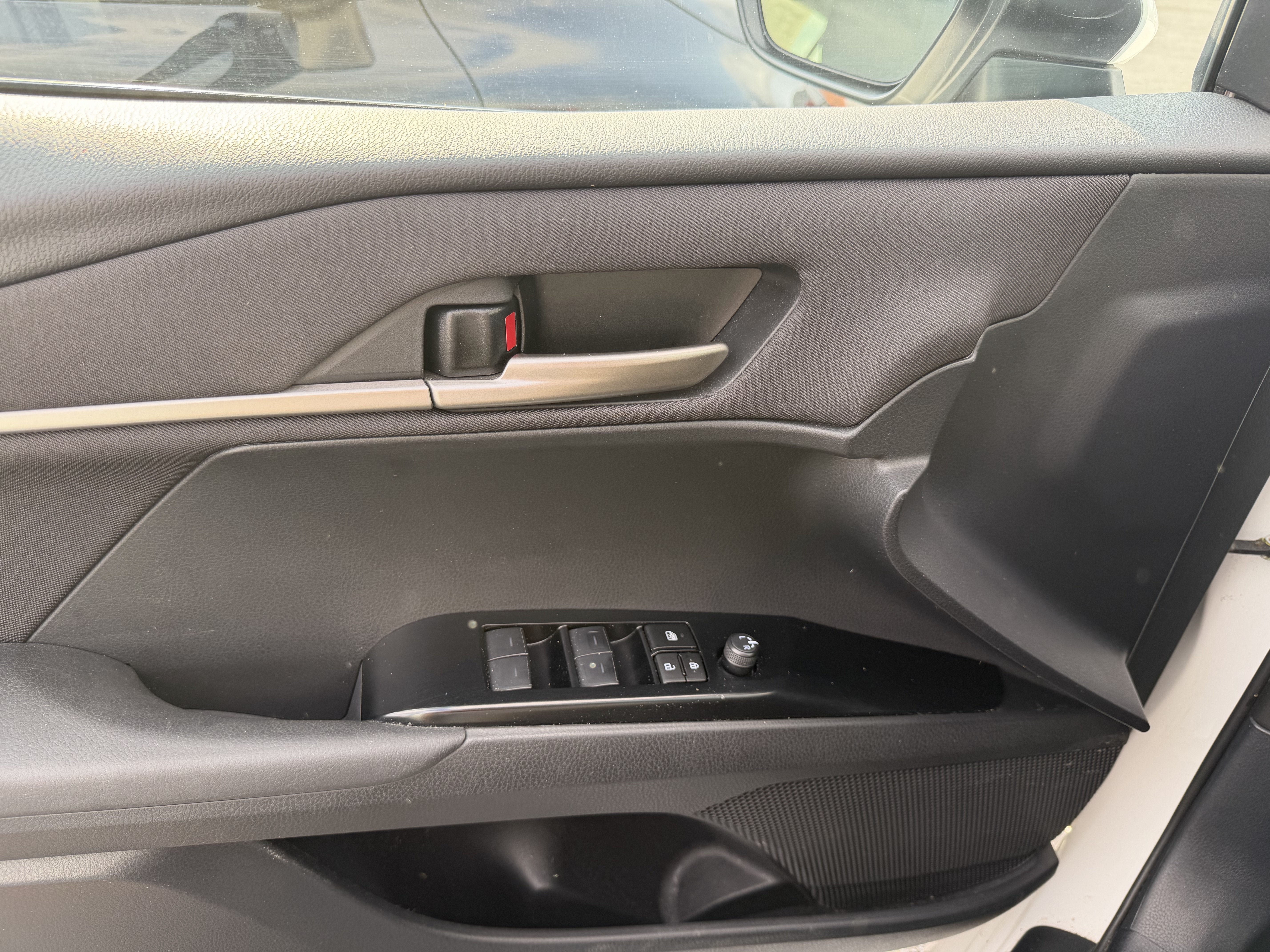 Used 2025 Toyota Camry LE AWD/4WD image 12